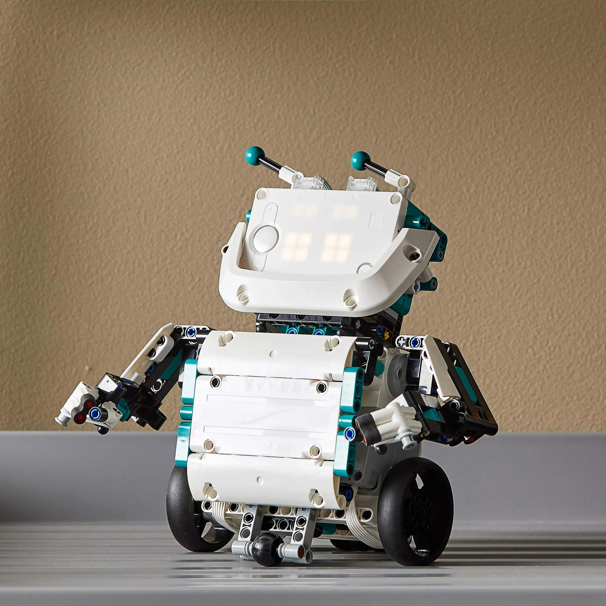 Innovative Tech Builders: Unleash Your Creativity with an Incredible Robotic Building Set for All Ages
