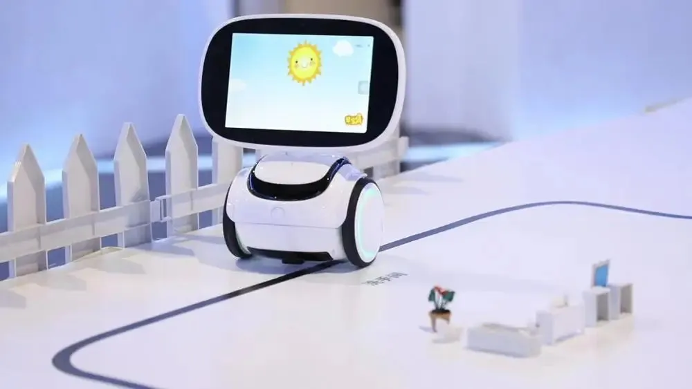 Intelligent robot family companion education learning children early education voice dialogue high-tech toys robot