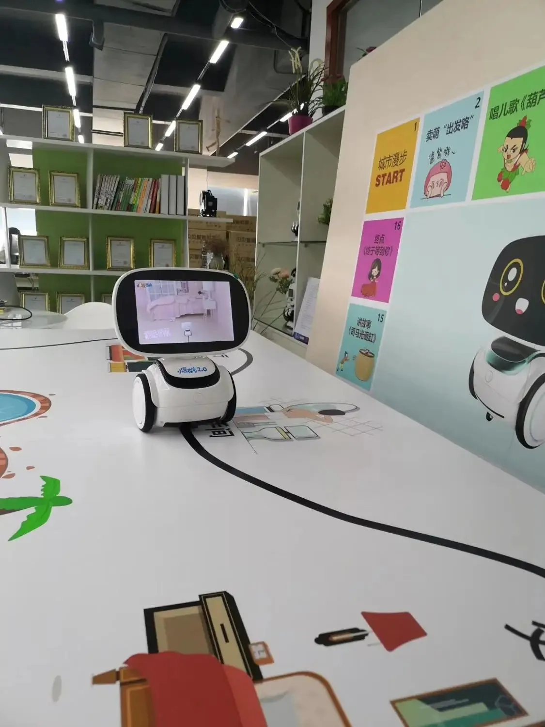 Intelligent robot family companion education learning children early education voice dialogue high-tech toys robot