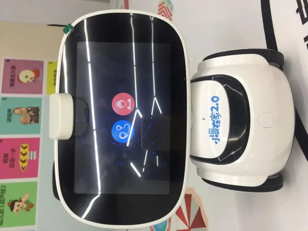 Intelligent robot family companion education learning children early education voice dialogue high-tech toys robot